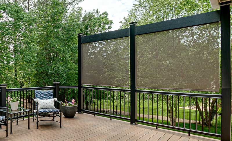 Privacy screen for a deck